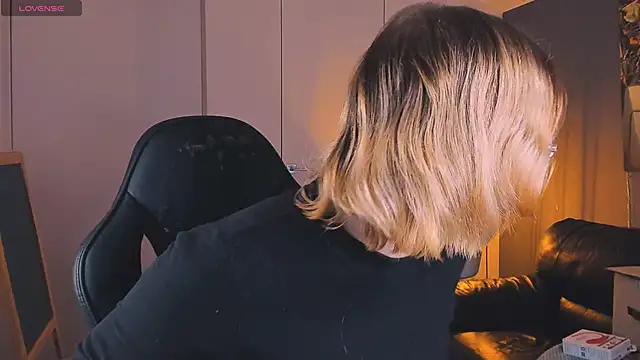 Snapshot of Amanda_Butlerr chatting on November 1, 2025, 9:44 am Amanda Butlerr online show from November 1, 2025, 9:44 am