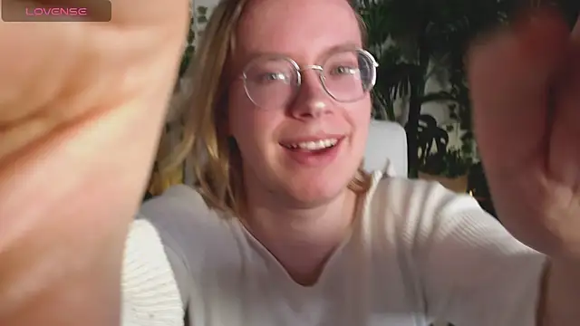 Snapshot of Amanda_Butlerr chatting on December 14, 2025, 10:31 am Amanda Butlerr online show from December 14, 2025, 10:31 am