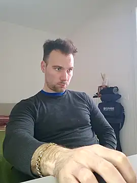 mrlyuis online show from December 22, 2025, 10:23 am