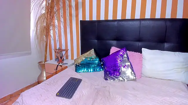 Snapshot of LunaToledo chatting on November 8, 2025, 12:49 pm LunaToledo online show from November 8, 2025, 12:49 pm