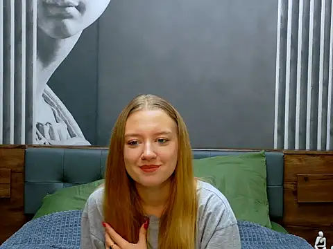 Snapshot of DarcyWilsy chatting on October 6, 2025, 9:01 pm DarcyWilsy online show from October 6, 2025, 9:01 pm