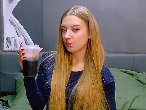 DarcyWilsy online show from October 21, 2025, 7:03 pm