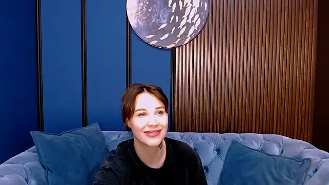 Snapshot of DarcyWilsy chatting on October 24, 2025, 12:12 pm DarcyWilsy online show from October 24, 2025, 12:12 pm