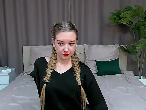 Snapshot of DarcyWilsy chatting on November 30, 2025, 6:23 pm DarcyWilsy online show from November 30, 2025, 6:23 pm