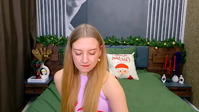 Snapshot of DarcyWilsy chatting on December 15, 2025, 3:49 pm DarcyWilsy online show from December 15, 2025, 3:49 pm