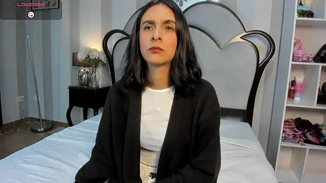 MiaAmore  online show from January 13, 2026, 7:52 pm