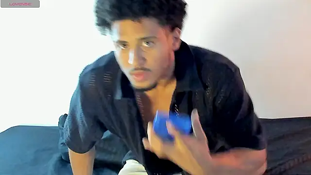 Snapshot of zarek_lux chatting on September 25, 2025, 1:04 pm zarek lux online show from September 25, 2025, 1:04 pm