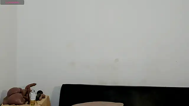 Snapshot of zarek_lux chatting on November 30, 2025, 2:21 pm zarek lux online show from November 30, 2025, 2:21 pm