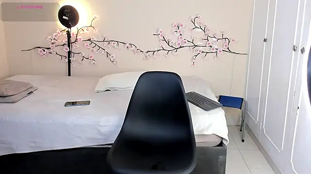 Snapshot of zarek_lux chatting on July 7, 2026, 12:53 pm zarek lux online show from July 7, 2026, 12:53 pm
