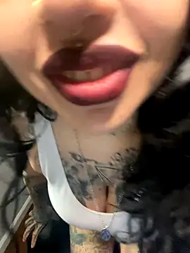 Snapshot of chicanachic13 chatting on October 19, 2025, 9:48 pm chicanachic13 online show from October 19, 2025, 9:48 pm