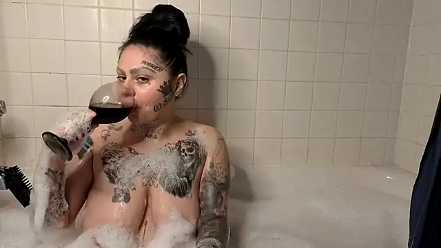 Snapshot of chicanachic13 chatting on November 2, 2025, 7:33 am chicanachic13 online show from November 2, 2025, 7:33 am