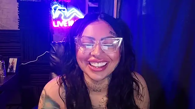 Snapshot of chicanachic13 chatting on December 13, 2025, 9:53 pm chicanachic13 online show from December 13, 2025, 9:53 pm