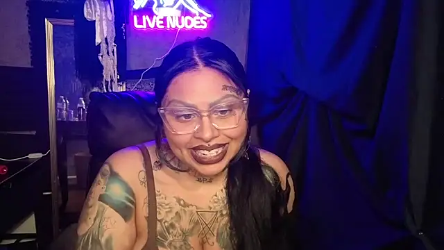Snapshot of chicanachic13 chatting on February 8, 2026, 8:07 am chicanachic13 online show from February 8, 2026, 8:07 am