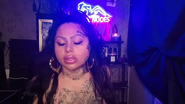 Snapshot of chicanachic13 chatting on February 15, 2026, 8:13 am chicanachic13 online show from February 15, 2026, 8:13 am
