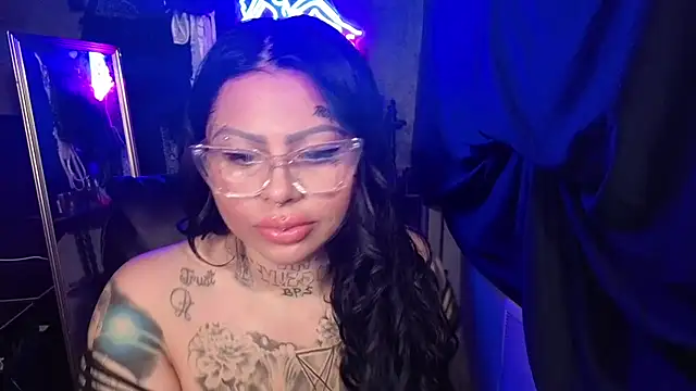 Snapshot of chicanachic13 chatting on February 19, 2026, 8:54 am chicanachic13 online show from February 19, 2026, 8:54 am