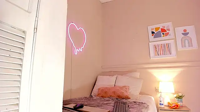 Snapshot of _aleja_x chatting on September 19, 2025, 6:41 pm aleja x online show from September 19, 2025, 6:41 pm