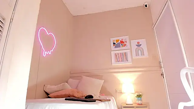 Snapshot of _aleja_x chatting on September 24, 2025, 11:35 am aleja x online show from September 24, 2025, 11:35 am