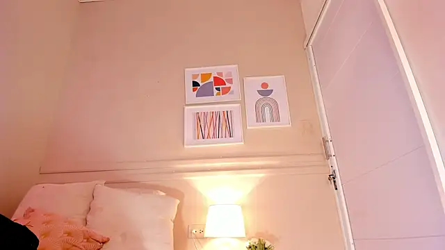  aleja x online show from October 6, 2025, 2:47 pm