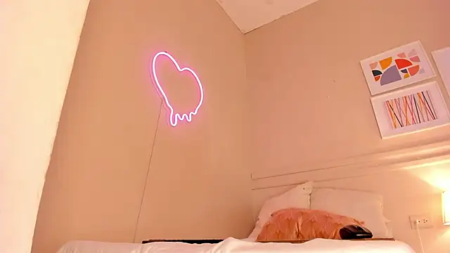 Snapshot of _aleja_x chatting on October 17, 2025, 11:46 am aleja x online show from October 17, 2025, 11:46 am