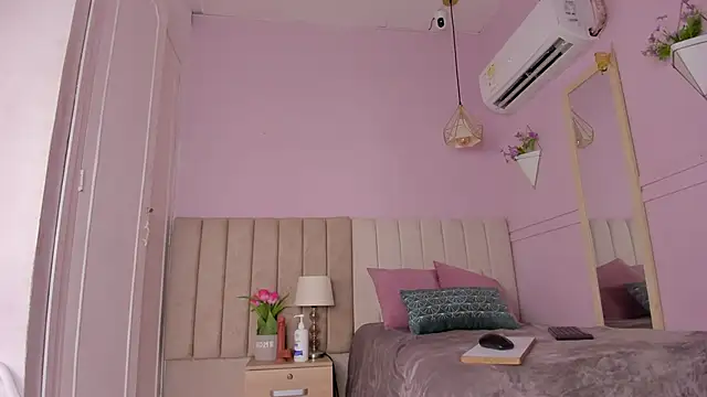 Snapshot of _aleja_x chatting on October 30, 2025, 11:33 am aleja x online show from October 30, 2025, 11:33 am