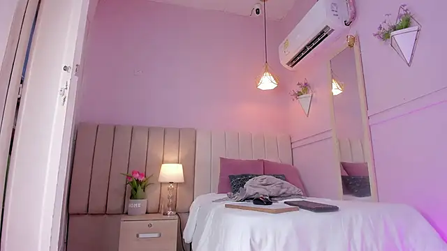 Snapshot of _aleja_x chatting on November 5, 2025, 11:32 am aleja x online show from November 5, 2025, 11:32 am