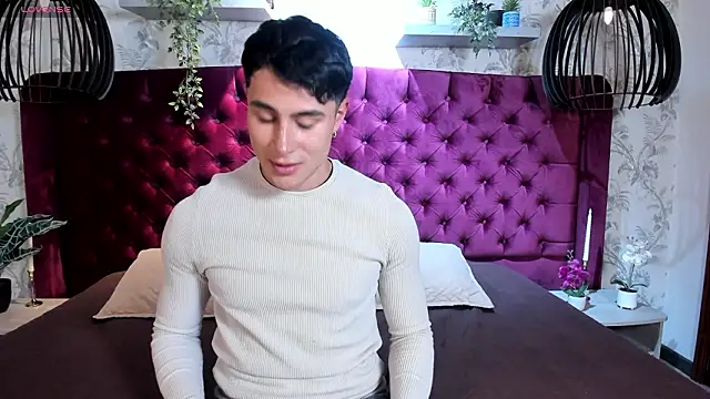 AustinJones  online show from February 11, 2026, 7:19 pm