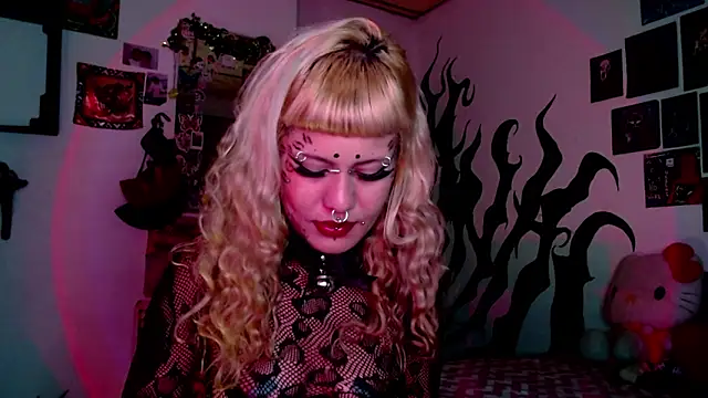 Snapshot of MistressMariam_ chatting on September 10, 2025, 2:44 am MistressMariam online show from September 10, 2025, 2:44 am