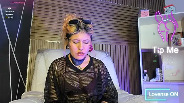 Snapshot of MistressMariam_ chatting on November 19, 2025, 8:20 pm MistressMariam online show from November 19, 2025, 8:20 pm