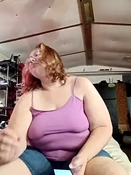 XEmoxkittyx online show from February 18, 2026, 5:09 pm