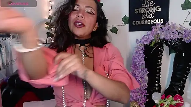 Snapshot of Dakota_ro chatting on November 12, 2025, 8:19 pm Dakota ro online show from November 12, 2025, 8:19 pm