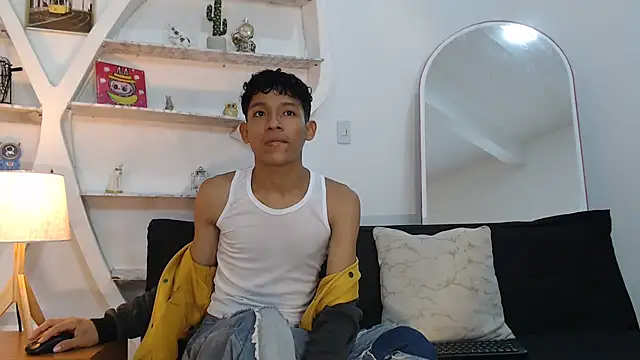 Snapshot of BEAUTY_BOYS1 chatting on September 12, 2025, 7:19 am BEAUTY BOYS1 online show from September 12, 2025, 7:19 am