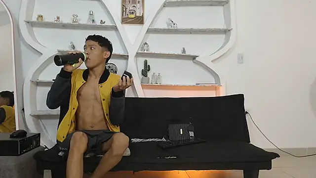 Snapshot of BEAUTY_BOYS1 chatting on November 12, 2025, 7:09 am BEAUTY BOYS1 online show from November 12, 2025, 7:09 am