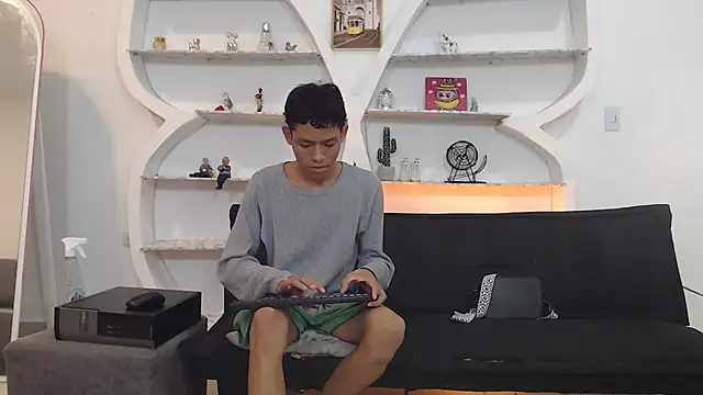 Snapshot of BEAUTY_BOYS1 chatting on November 16, 2025, 7:25 am BEAUTY BOYS1 online show from November 16, 2025, 7:25 am