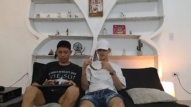 Snapshot of BEAUTY_BOYS1 chatting on November 27, 2025, 7:10 am BEAUTY BOYS1 online show from November 27, 2025, 7:10 am