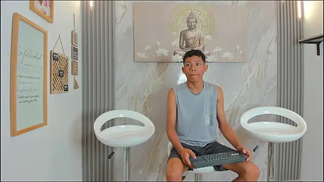 BEAUTY BOYS1 online show from January 6, 2026, 7:23 am