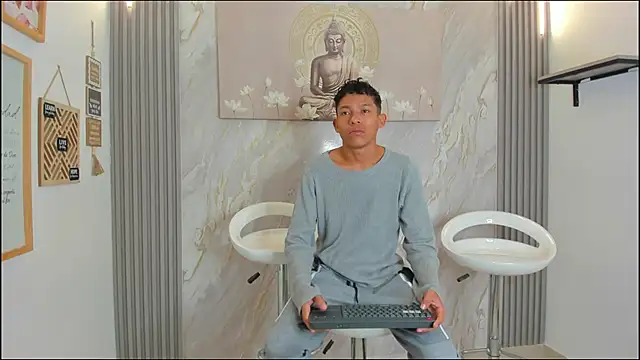 BEAUTY BOYS1 online show from January 8, 2026, 7:21 am