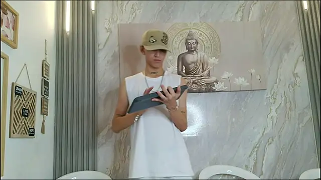 BEAUTY BOYS1 online show from February 12, 2026, 7:53 pm