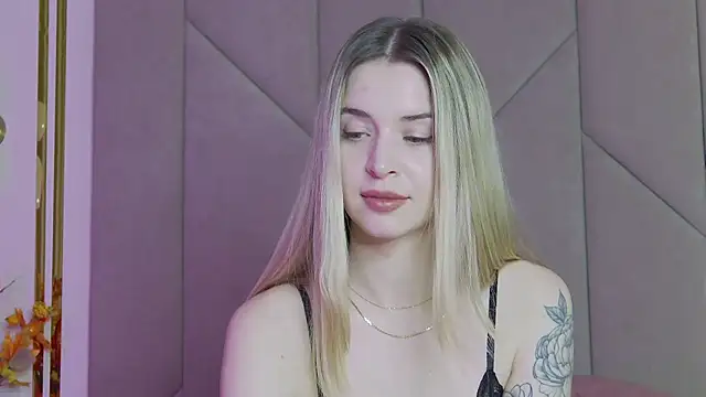 Snapshot of Touch_me chatting on November 30, 2025, 4:00 pm Touch me online show from November 30, 2025, 4:00 pm