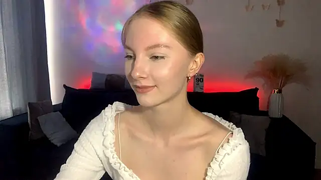 BrightAnnie online show from September 18, 2025, 1:02 pm