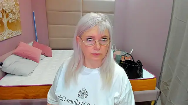 Snapshot of Hella_Fabel chatting on June 25, 2026, 1:16 am Hella Fabel online show from June 25, 2026, 1:16 am