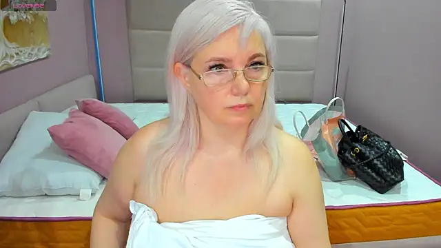 Snapshot of Hella_Fabel chatting on June 27, 2026, 1:10 am Hella Fabel online show from June 27, 2026, 1:10 am