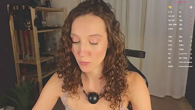 laracroftmansion online show from October 2, 2025, 7:10 pm