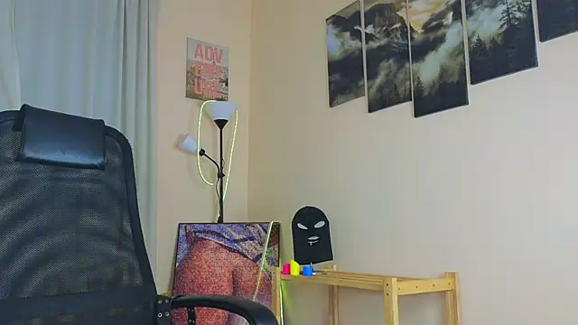 laracroftmansion online show from July 23, 2026, 1:58 am