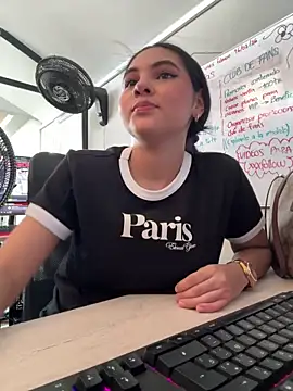 AlinnaRosee  online show from March 3, 2026, 4:13 pm