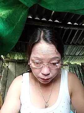 Snapshot of _Helala_ chatting on October 8, 2025, 4:43 am Helala online show from October 8, 2025, 4:43 am