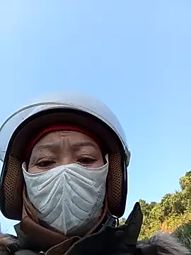 Snapshot of _Helala_ chatting on November 29, 2025, 12:46 am Helala online show from November 29, 2025, 12:46 am