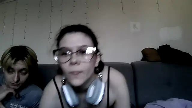 LaVostraDorothy online show from April 1, 2026, 4:15 pm