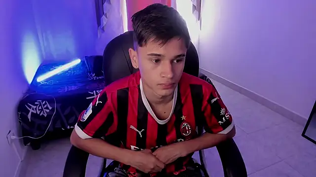 Aron Boyy online show from December 19, 2025, 8:05 pm