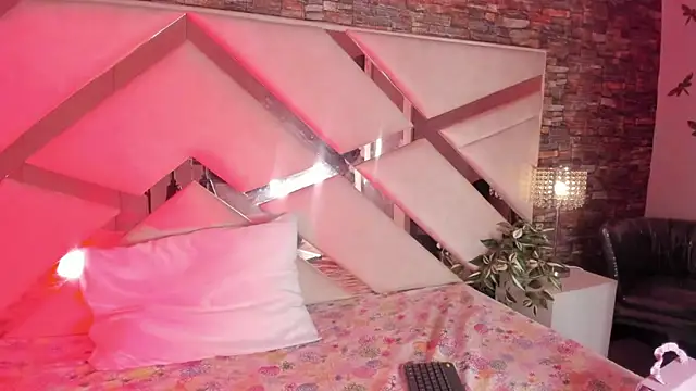 Valery Brand online show from December 5, 2025, 12:25 pm