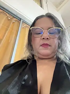 Snapshot of Lucy_Milf_474 chatting on May 30, 2026, 11:51 am Lucy Milf 474 online show from May 30, 2026, 11:51 am